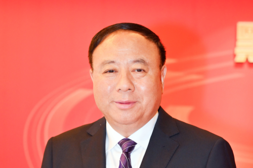 天下人大代表李寅2025年提案--关于推动漫衍式电源高质量、有序生长，助力“双碳”目的实现的建议